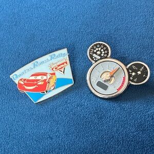 🏁 Disney Pixar Cars Pin Bundle – Lightning McQueen & Mickey Gauge (2 Pins)
